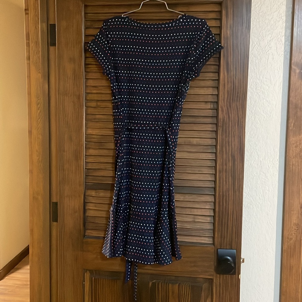 Loft dress size small. Very flattering. Tie waist unique and versatile GUC - Picture 6 of 6